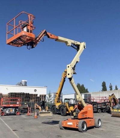 2015 JLG E450AJ