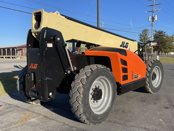 2024 JLG 742