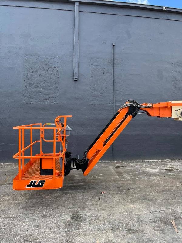 2016 JLG 660SJ