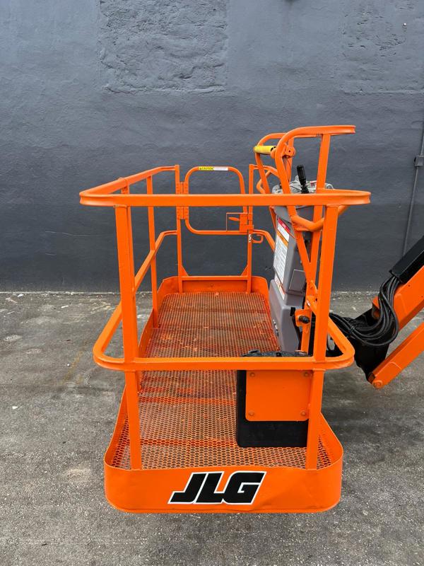 2016 JLG 660SJ