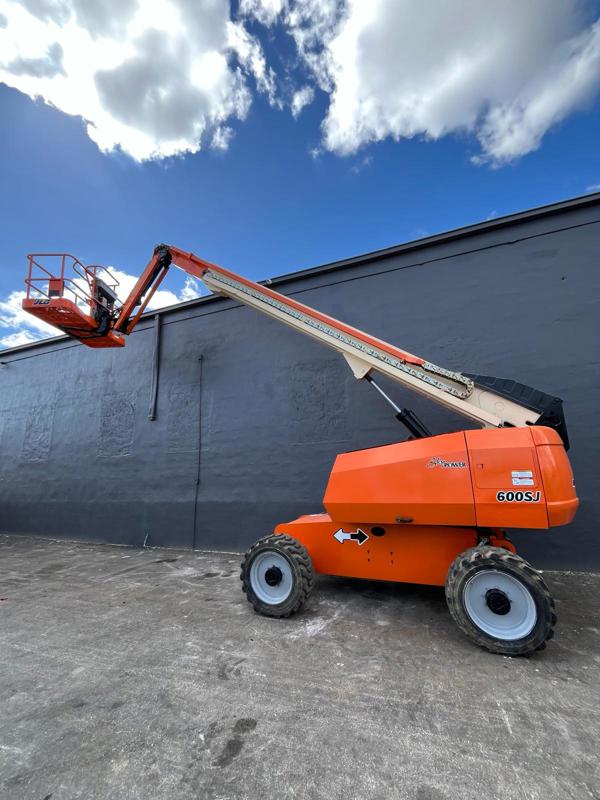 2016 JLG 660SJ