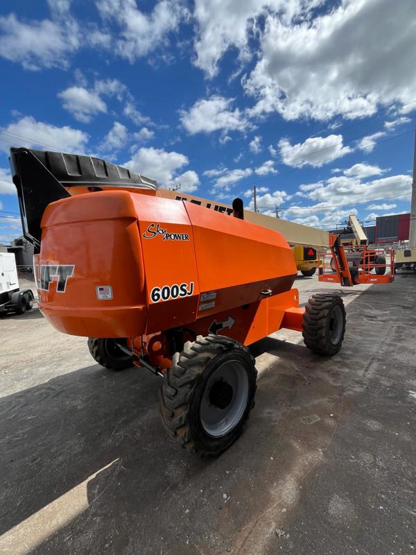 2016 JLG 660SJ