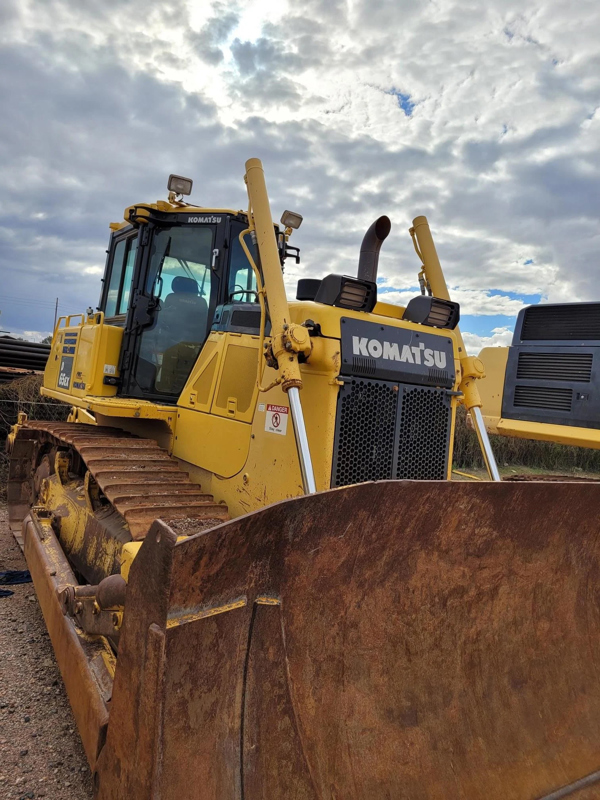 2017 Komatsu D65EX-18 