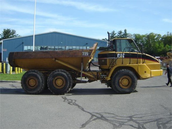 2005 CAT 725