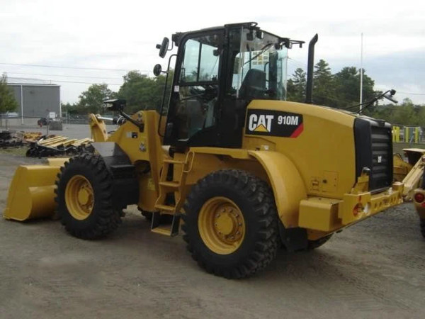 2019 CAT 910M