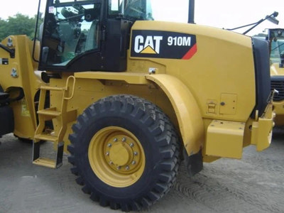 2019 CAT 910M