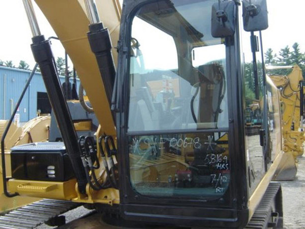 2013 CAT 320E