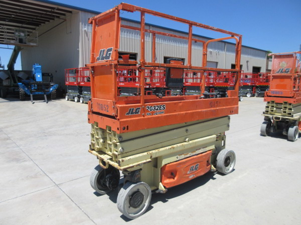 2015 JLG 2032ES