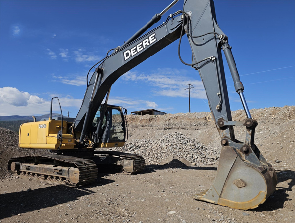 2006 John Deere 240D LC