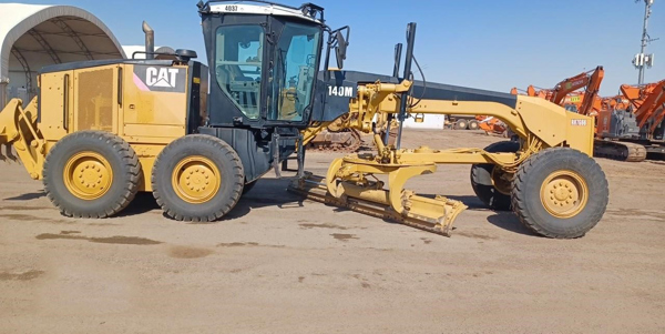 2008 CAT 140M2