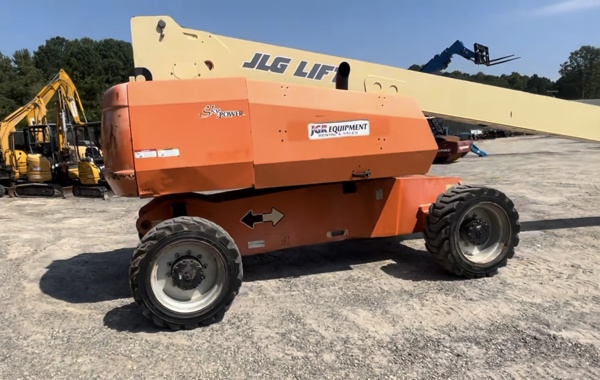 2012 JLG 800S