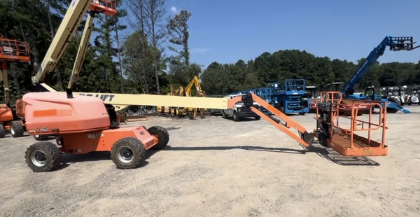 2012 JLG 800S