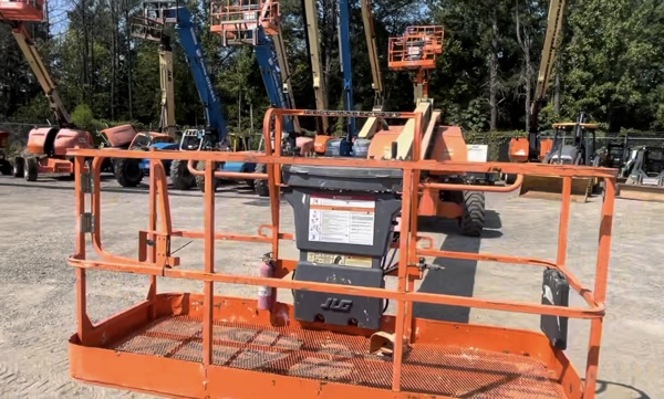 2012 JLG 800S