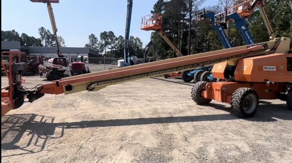 2012 JLG 800S