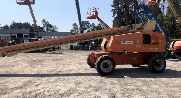 2012 JLG 800S