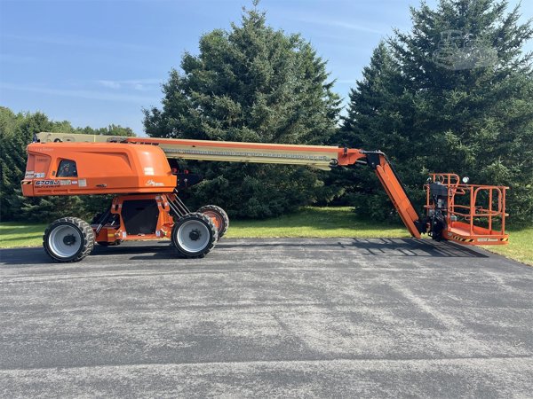 2022 JLG 670SJ