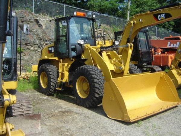 2019 CAT 910M