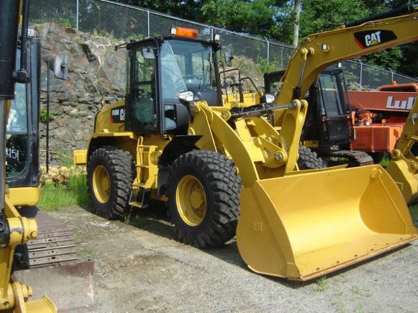 2019 CAT 910M