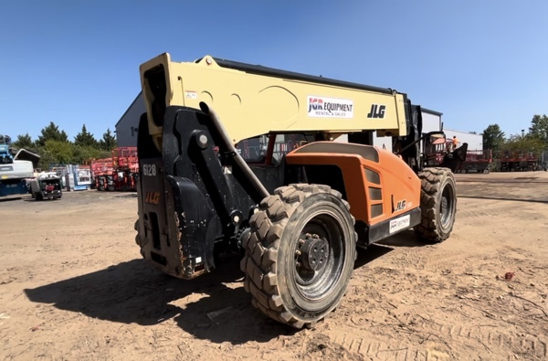 2017 JLG 1055