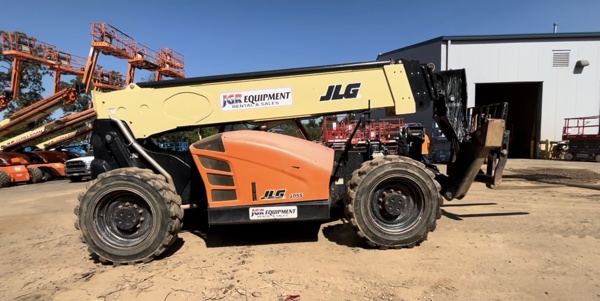 2017 JLG 1055