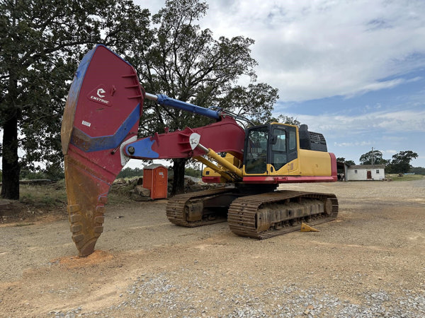 2017 Komatsu PC490LC-11