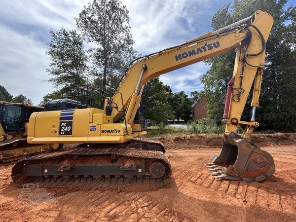 2021 Komatsu PC240LC-11