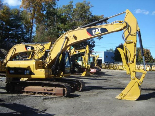 2011 CAT 320D