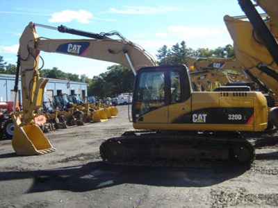 2011 CAT 320D