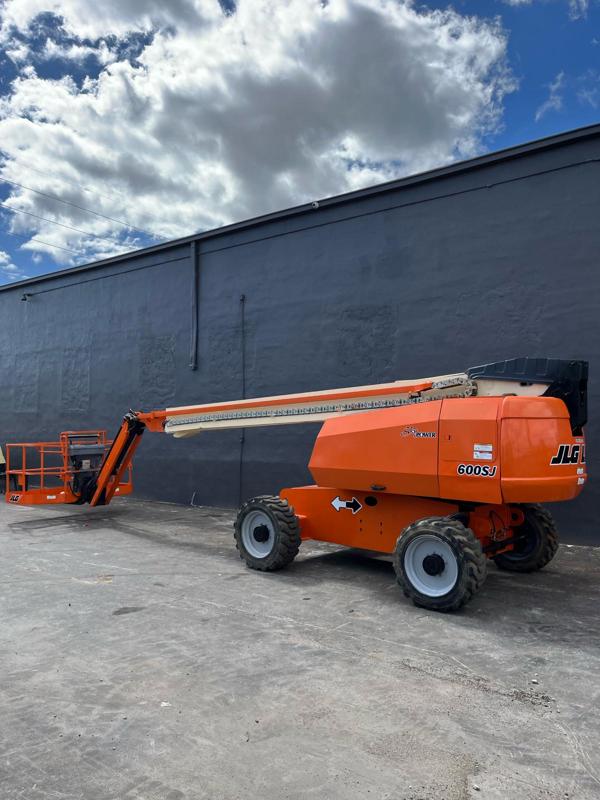 2016 JLG 660SJ