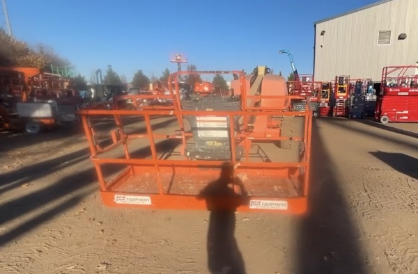 2016 JLG 400S