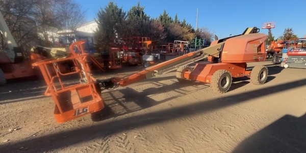 2016 JLG 400S