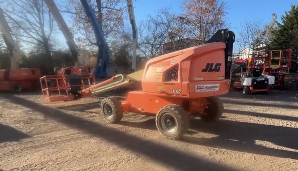 2016 JLG 400S