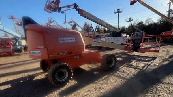 2016 JLG 400S