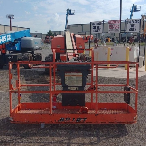 2017 JLG 660SJ