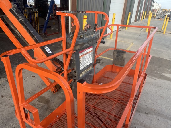 2017 JLG 660SJ