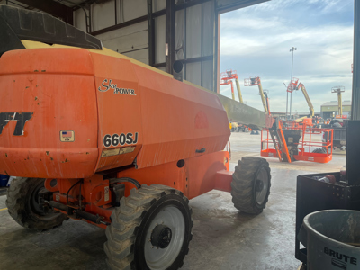 2017 JLG 660SJ