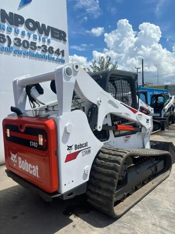 2017 Bobcat T740