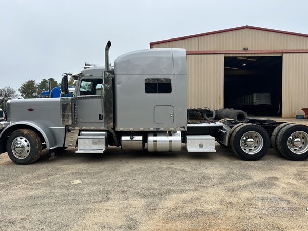 2019 Peterbilt 389