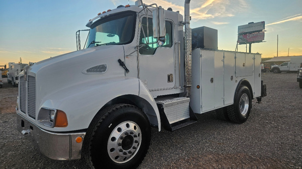 2000 Kenworth T300