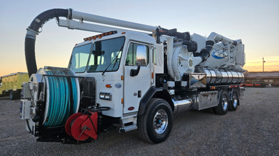 2015 Peterbilt 320