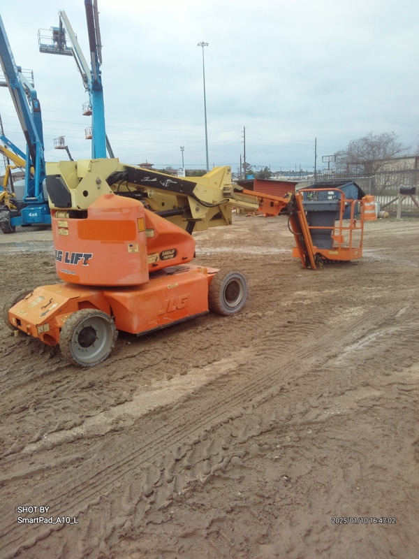 2012 JLG E400AJPN