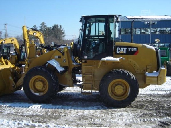 2020 CAT 918M