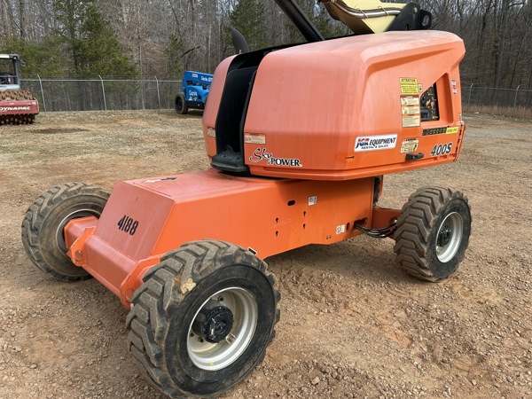 2017 JLG 400S