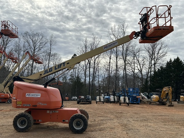 2017 JLG 400S