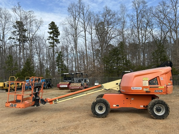 2017 JLG 400S