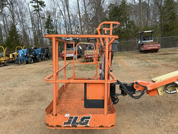 2017 JLG 400S