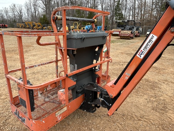 2017 JLG 450AJ