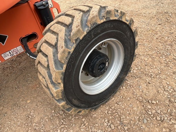 2017 JLG 450AJ