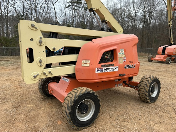 2017 JLG 450AJ