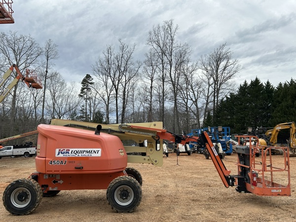 2017 JLG 450AJ